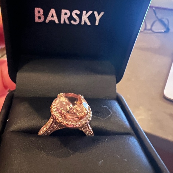 New Fine Morganite 4.12 carat and Diamond set in Rose Gold Ring - Picture 3 of 6